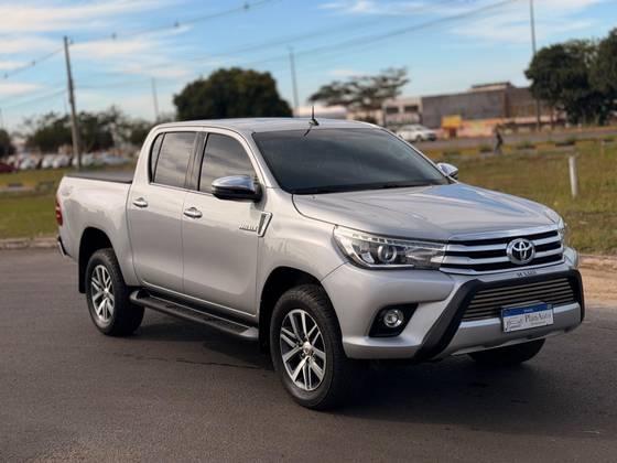 TOYOTA HILUX 2.8 SRX 4X4 CD 16V DIESEL 4P AUTOMÁTICO TOYOTA HILUX 2.8 SRX 4X4 CD 16V DIESEL 4P AUTOMÁTICO